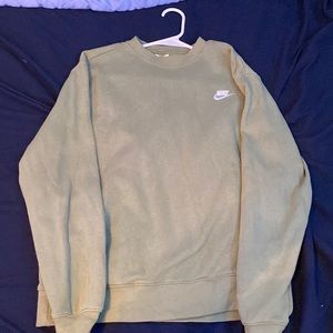 nike crewneck size M